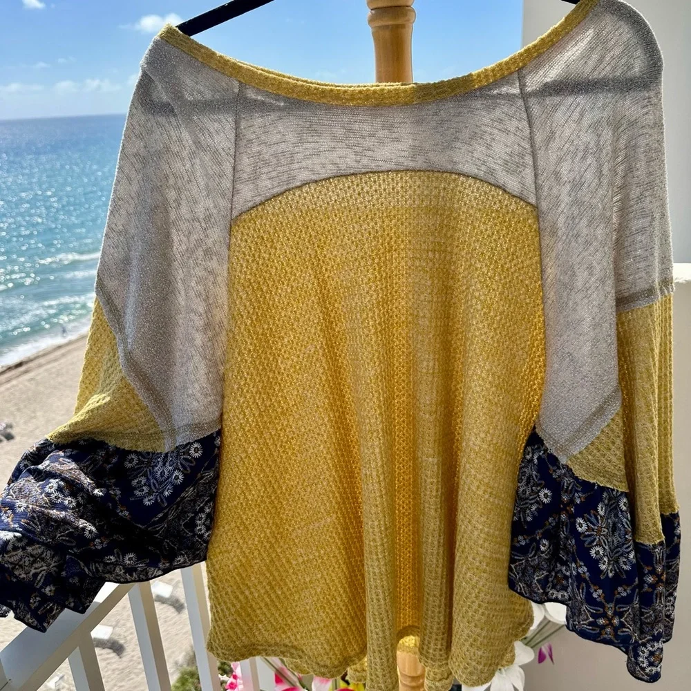 HUMMINGBIRD Yellow and Gray waffle lightweight Knit top - Picture 3 of 7